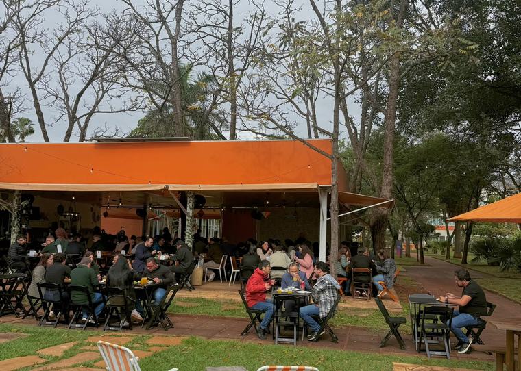 Área externa do Laranja Lima Café